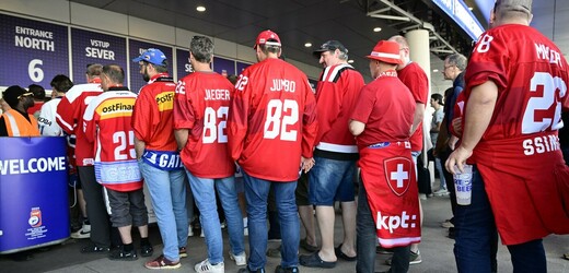 Policie už zaznamenala desítky falešných vstupenek na hokej v Praze a Ostravě 